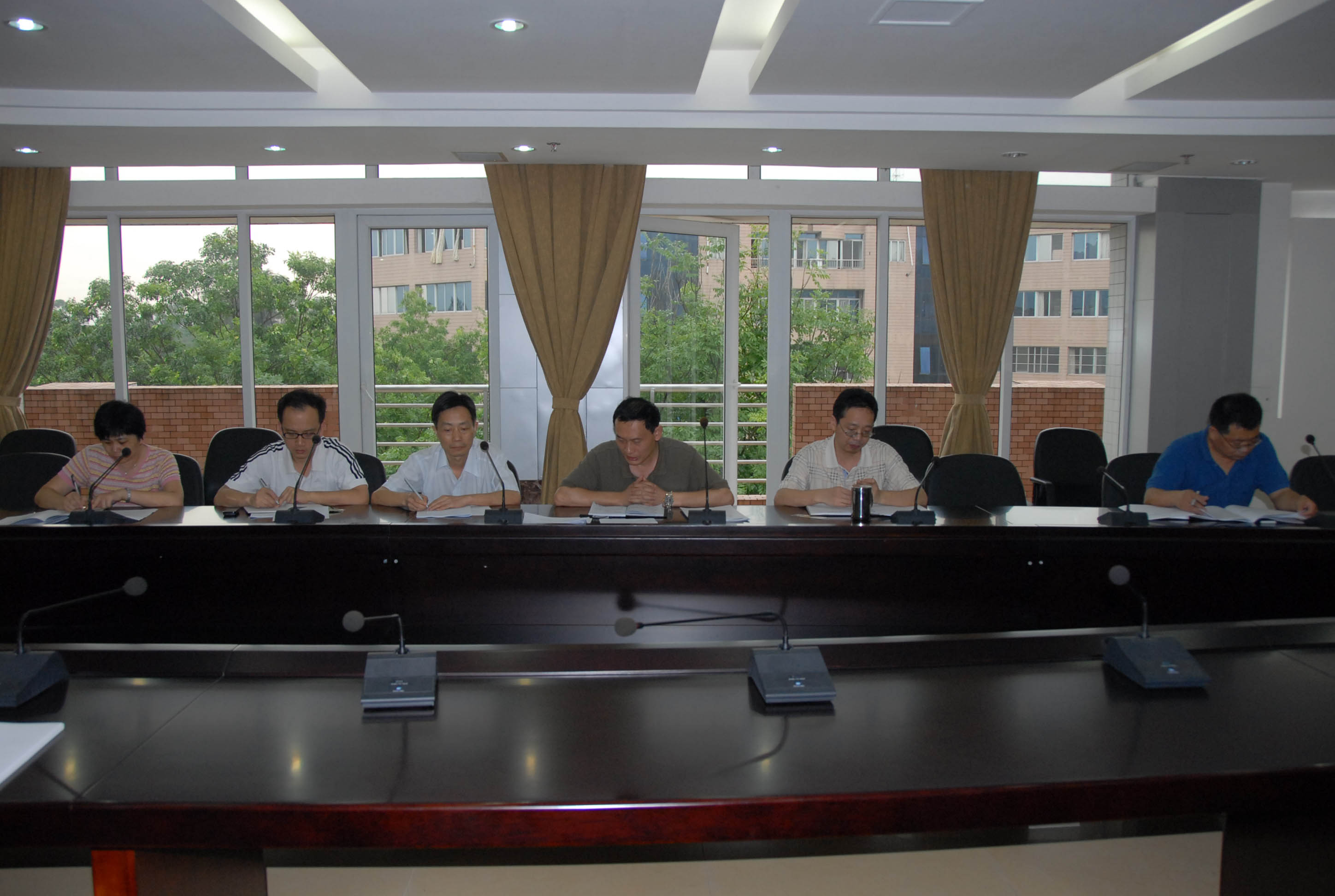 学院领导和系主任进行工作布置