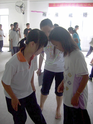 小心翼翼,全神贯注