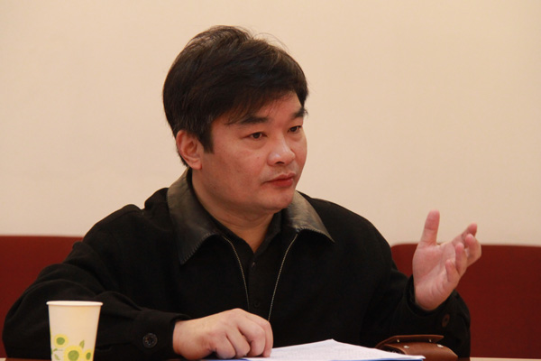 后勤处处长王斌发言