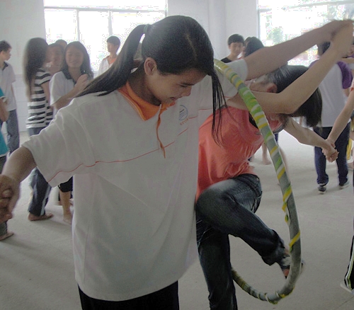 弯弯腰,就过去了!