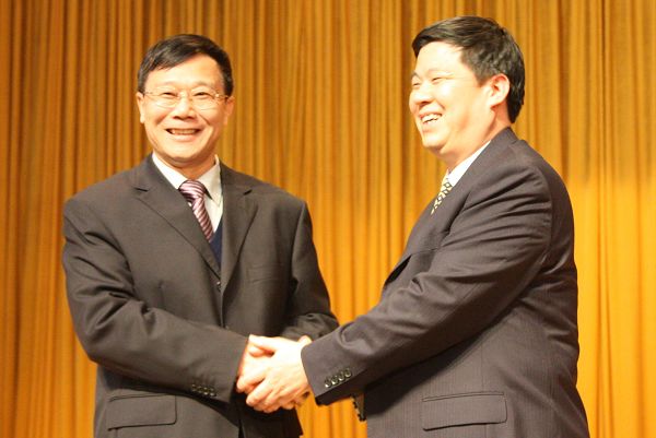 新老会长交接