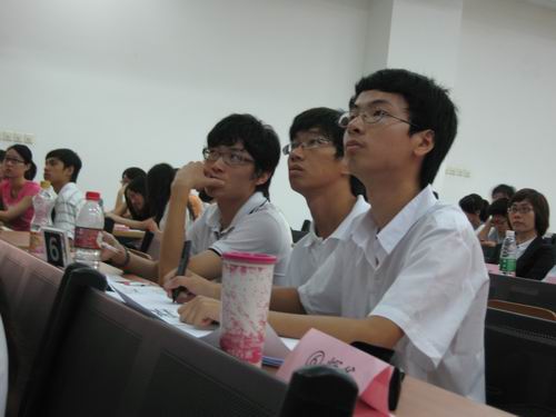 认真看题 专注思考