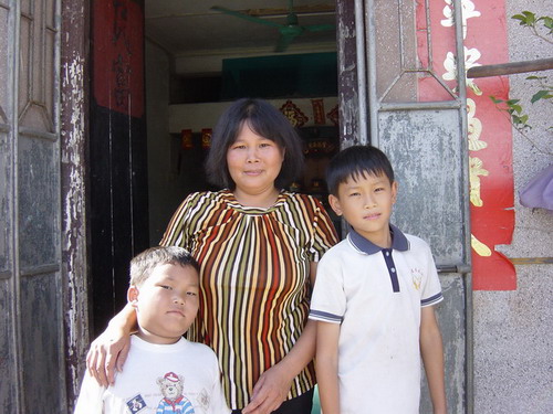 面对未来,他们,心存希望。