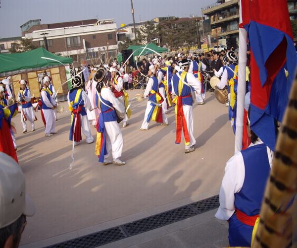 韩国的民族服表演
