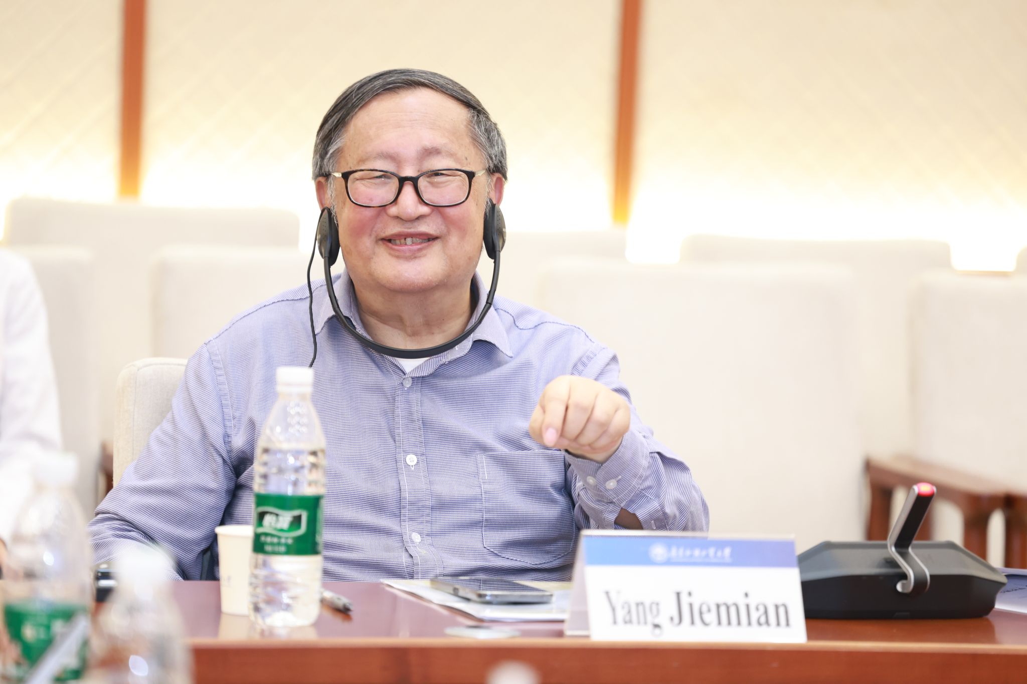 杨洁勉.jpg