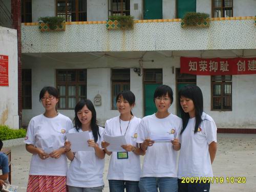 “一天又一天,一年又一年,迷迷糊糊的童年”