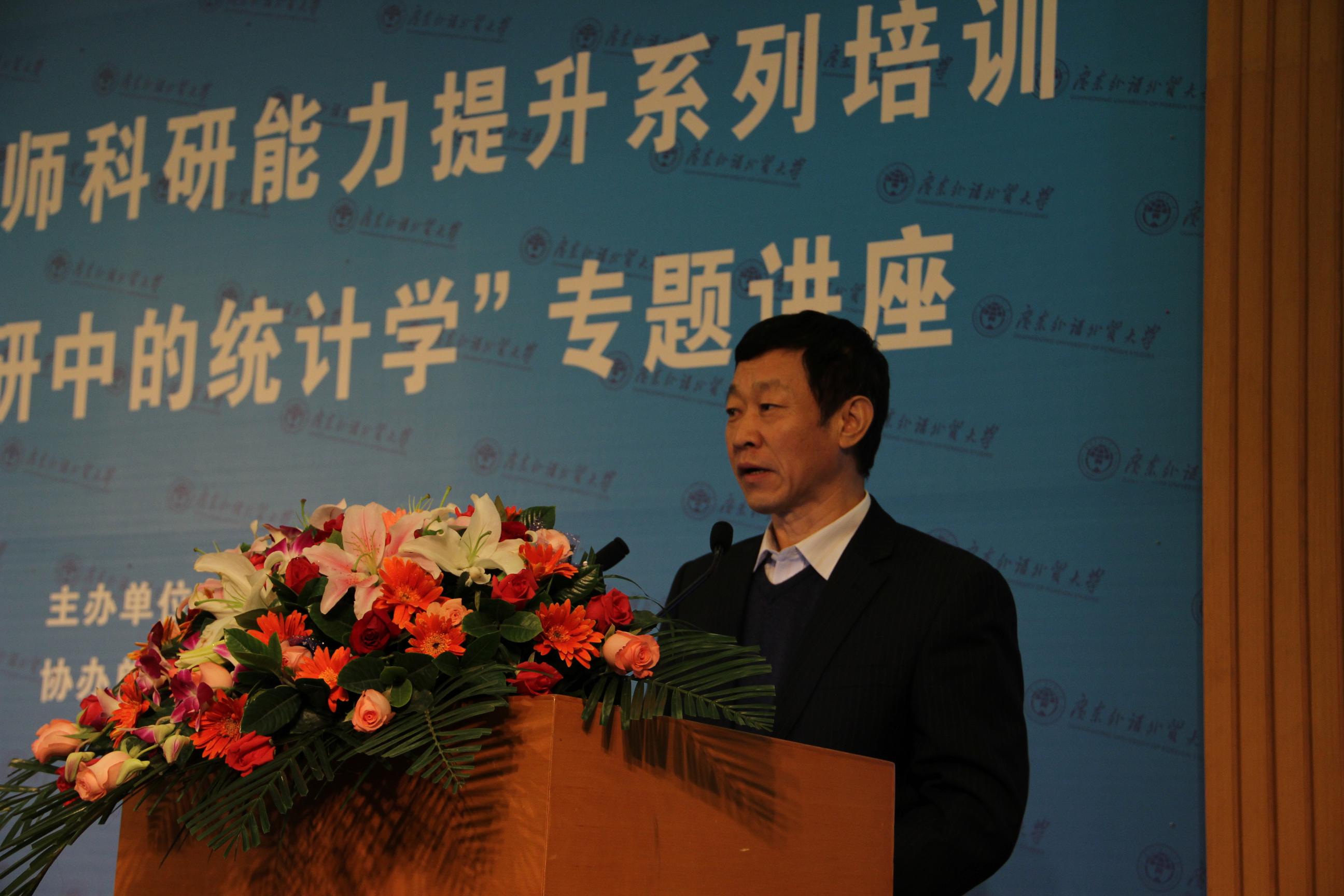 许国彬介绍“自助式”培训模式 许国彬介绍“自助式”培训模式