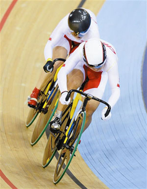 8月2日,中国队车手郭爽和宫金杰在比赛中。 图片来源:新华网 8月2日,中国队车手郭爽和宫金杰在比赛中。 图片来源:新华网