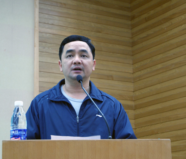 何伟儒主持讲座