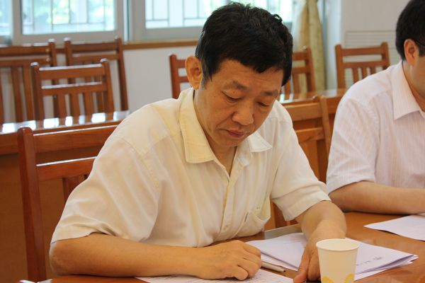 校党委副书记许国彬