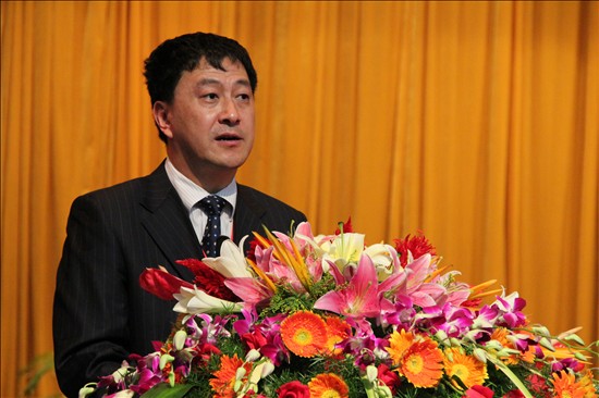 隋广军主持全体代表大会 隋广军主持全体代表大会