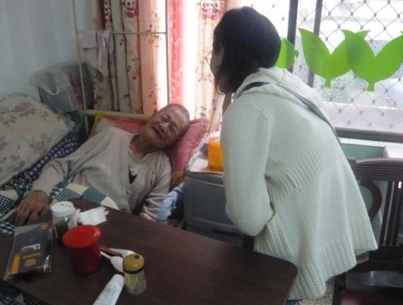 汕头老爷爷脸上久违的笑容